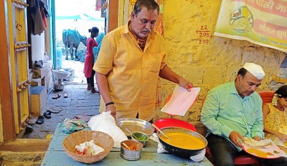 Pandharpur : పండరిపురం ఎలా వెళ్లాలి ? ఏం చూడాలి ? ఎక్కడ ఉండాలి ? 7 ఆలయాల దర్శనం 5 Food Bakri In Pandharpur