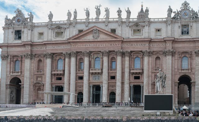 Vatican City Complete Guide and Planner