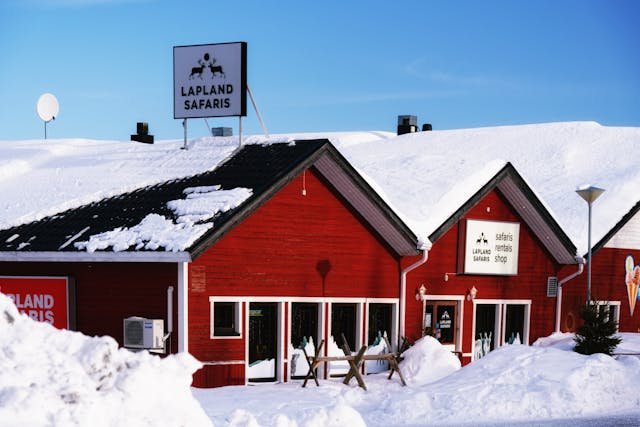 ఇక్కడ క్రిస్మస్ తాతతో ఫోటో దిగవచ్చ | Santa Claus Village 6 Lapland Safari in Rovaniemi , Finland