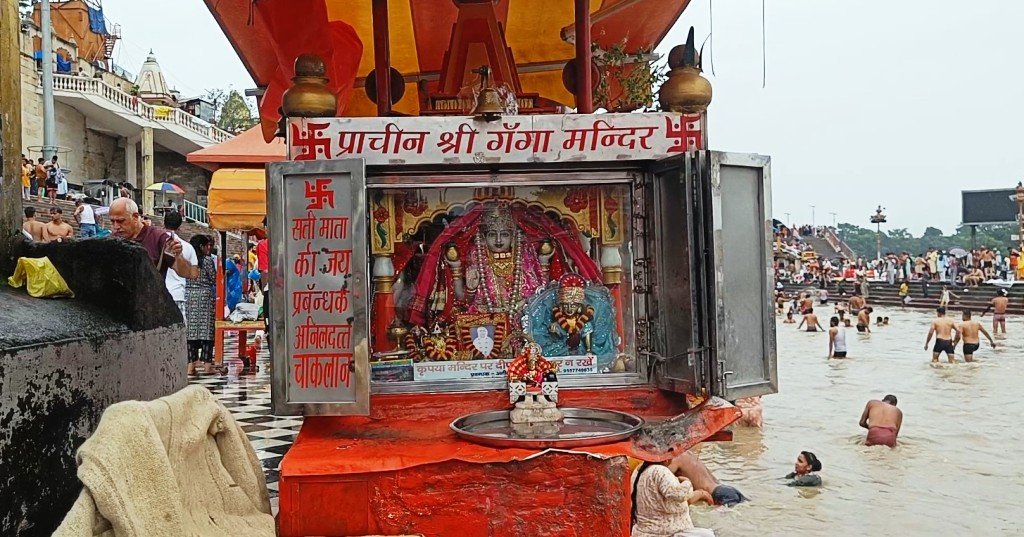 Har Ki Pauri At Haridwar : శ్రీహరి పాదాలు మోపిన హరిద్వార్లోని హరికి పౌరీ ఘాట్ విశిష్టతలు 9 goddess ganga temple at bank of ganga river in har ki pauri haridwar
