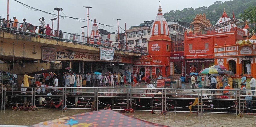 Har Ki Pauri At Haridwar : శ్రీహరి పాదాలు మోపిన హరిద్వార్లోని హరికి పౌరీ ఘాట్ విశిష్టతలు 4 Brahmakund At Har ki pauri in haridwar uttarkhand