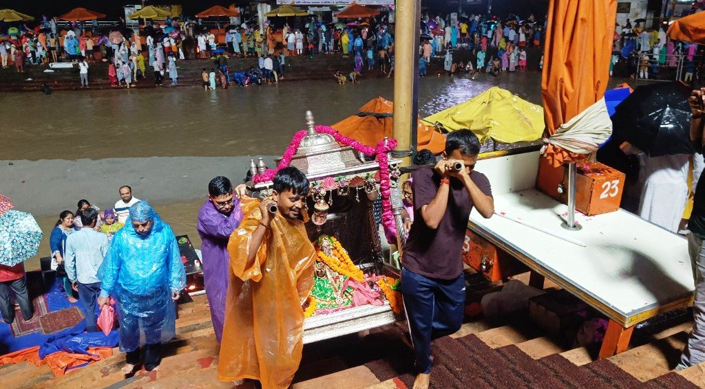 Har Ki Pauri At Haridwar : శ్రీహరి పాదాలు మోపిన హరిద్వార్లోని హరికి పౌరీ ఘాట్ విశిష్టతలు 6 Goddess Ganga Statue In Har Ki Pauri Haridwar