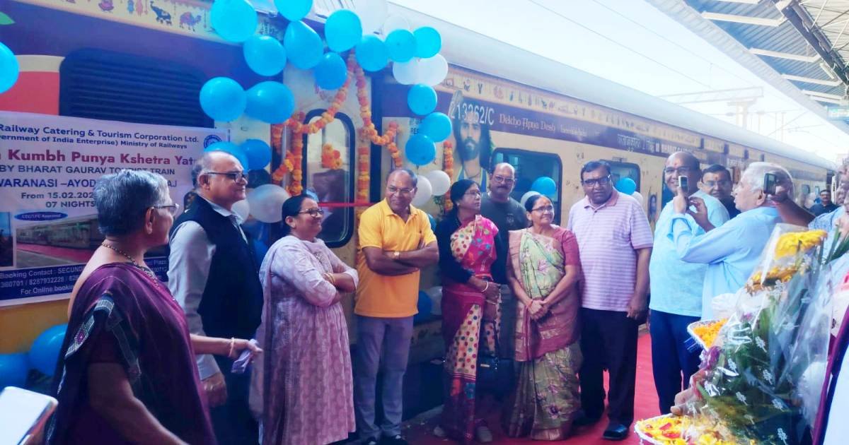 Maha Kumbh Punya Kshetra Yatra Bharat Gaurav Tourist Train Commence Journey From Secunderabad (1)