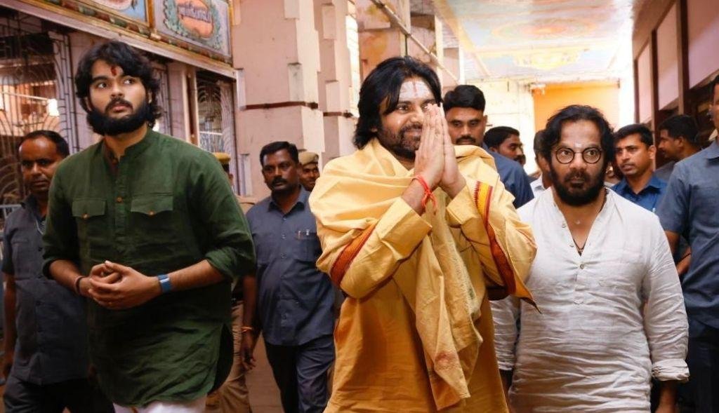 Pawan Kalyan In Swamy Malai Temple Tamilnadu (3)