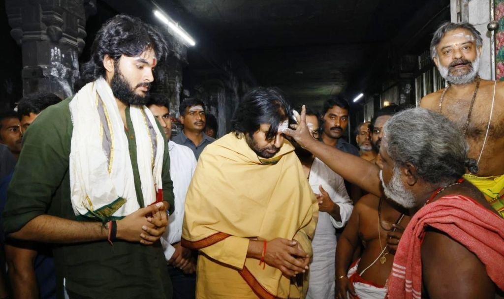 Pawan Kalyan In Swamy Malai Temple Tamilnadu (3)