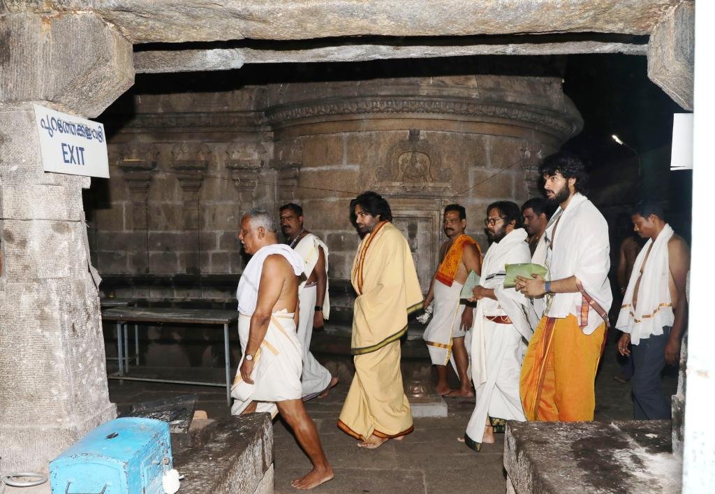 Pawan Kalyan In Tiruvallam Parusurama Temple 2