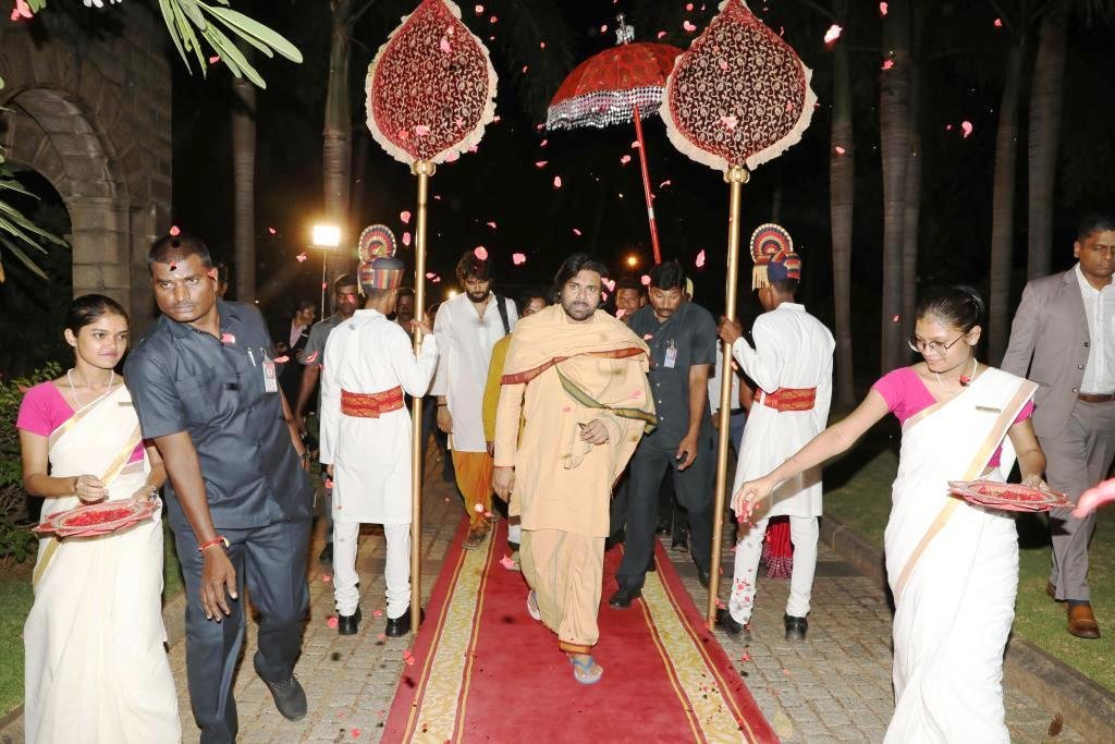 Pawan Kalyan In Tiruvallam Parusurama Temple 2