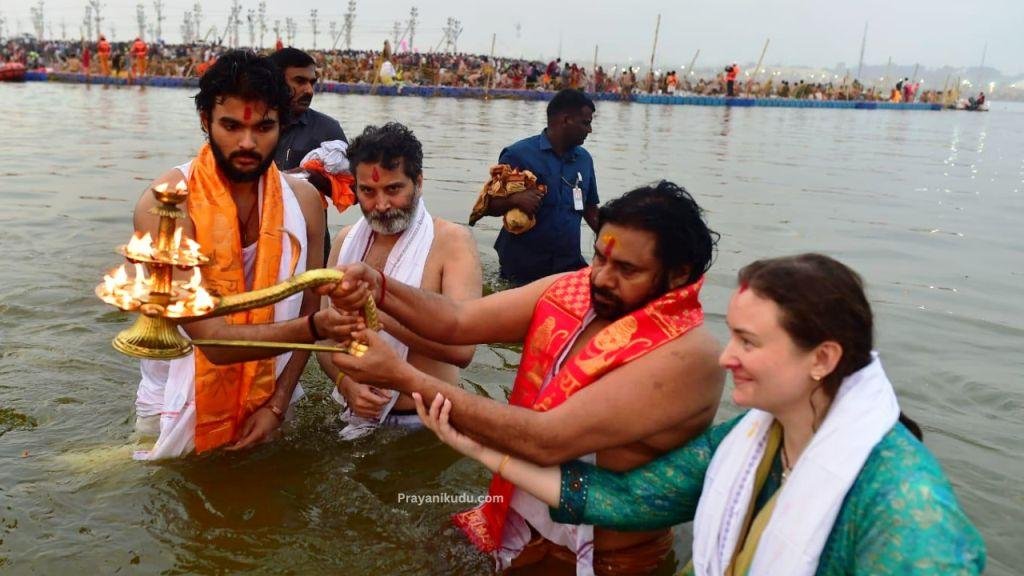 Pawan Kalyan Took Holy Dip In Kumbh Mela (6)