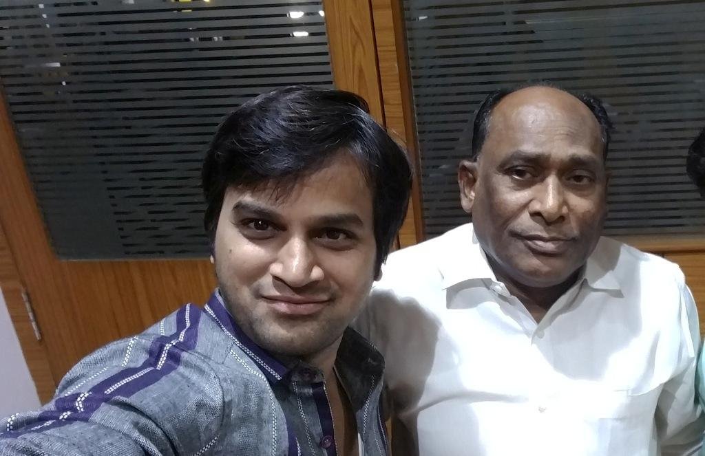 క్లీనర్ నుంచి భారత్లోనే అతిపెద్ద టీ కేఫ్ పెట్టేవరకు కేఫ్ నీలోఫర్ ఫౌండర్ కథ | Hitech City Cafe Niloufer 7 Success Story Of Cafe Niloufer (2)