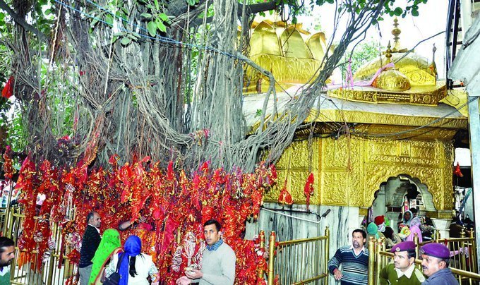 5 Shakti Peethas : మహిళలు జీవితంలో ఒక్కసారైన దర్శించుకోవాల్సిన 5 శక్తి పీఠాలు 4 Maa Chintpurni Temple