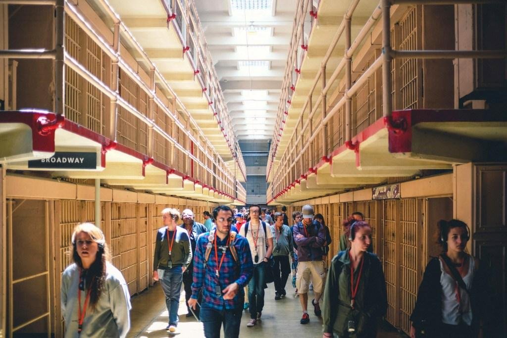 Alcatraz : 1963 లో మూసిన భయంకరమైన జైలును మళ్లీ తెరవమన్న ట్రంప్… 6 alcatraz jail