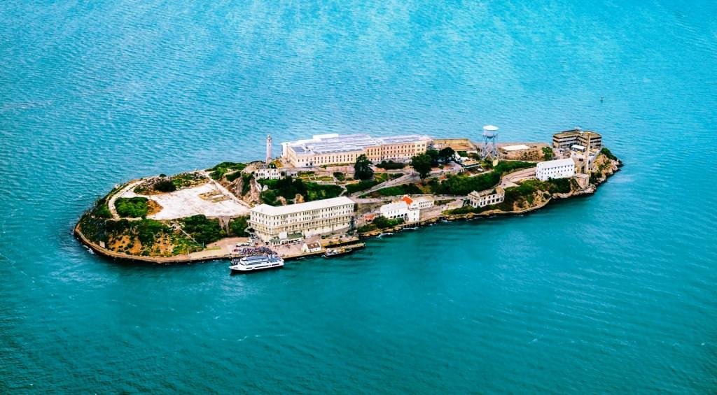 Alcatraz : 1963 లో మూసిన భయంకరమైన జైలును మళ్లీ తెరవమన్న ట్రంప్… 4 alcatraz jail