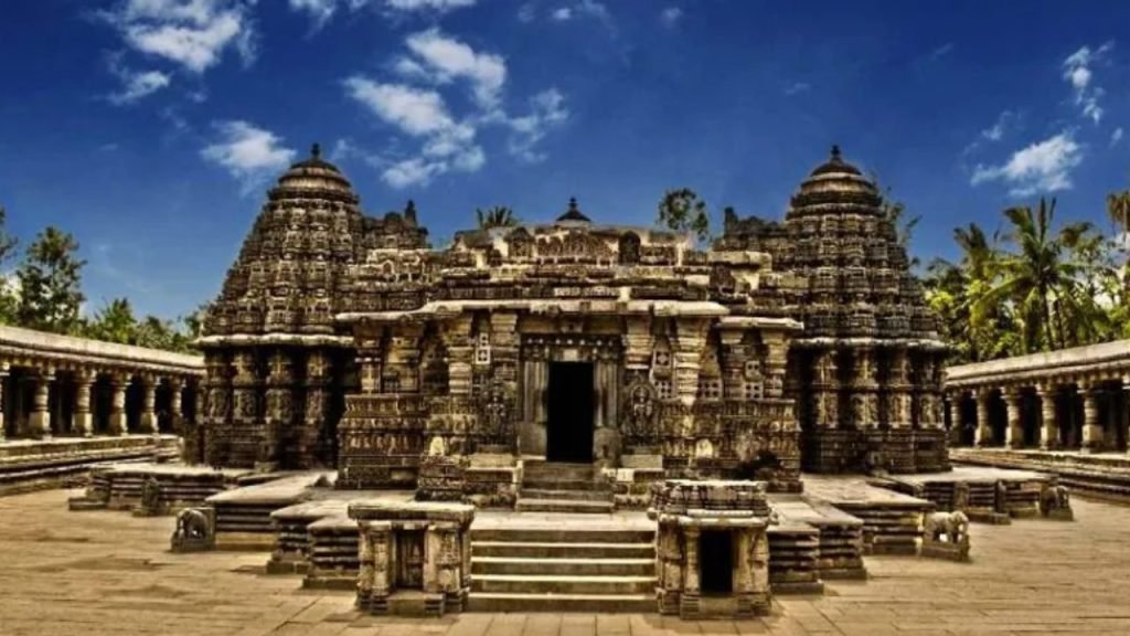 UNESCO Temples : చరిత్రకు జీవం పోసిన రాతి శిల్పాలు,, దక్షిణ భారతంలో తప్పక చూడాల్సిన 6 యునెస్కో ఆలయాలు! 2 Prayanikudu
