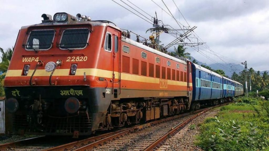Indian Railways: రైలులో ఉచిత ప్రయాణం.. టికెట్ కొనక్కర్లేదు.. సగం కడితే చాలు 2 Prayanikudu
