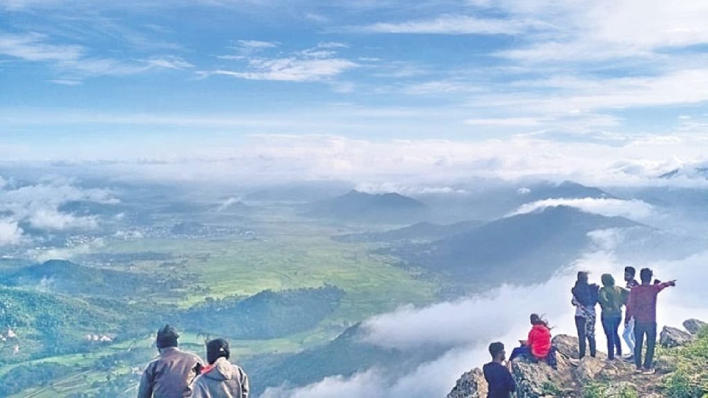 Vanjangi View Point : వంజంగి వ్యూ పాయింట్ తప్పక చూడాల్సిన ప్రదేశం.. ఏపీలో ఎక్కడుందో తెలుసా ? 2 Prayanikudu