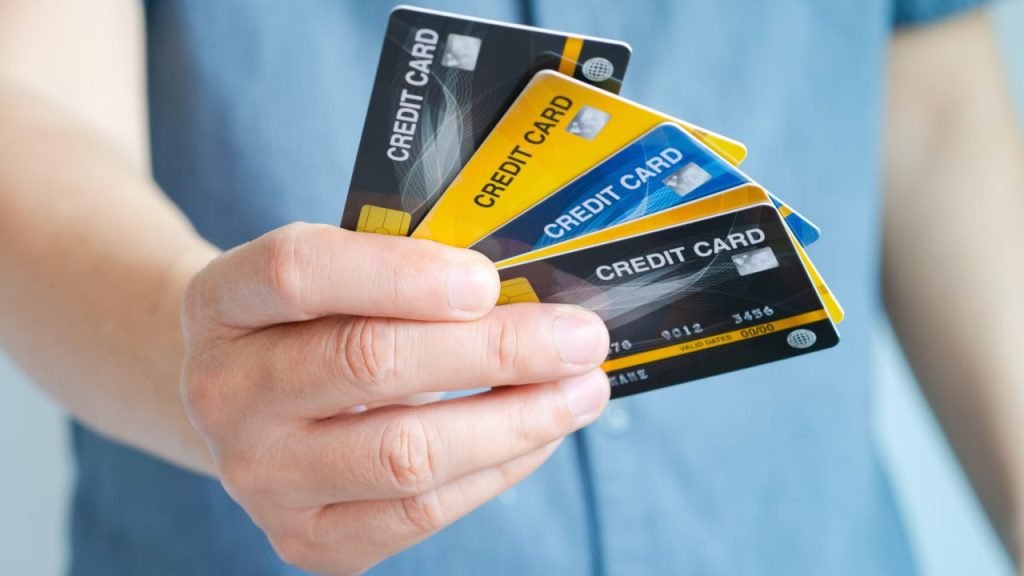 Credit Cards : ప్రయాణ సమయాల్లో బెస్ట్ క్రెడిట్ కార్డ్స్ ఇవే.. లాంజ్ యాక్సెస్, స్పెషల్ బెనిఫిట్స్ ఇంకా ఎన్నెన్నో 2 Prayanikudu