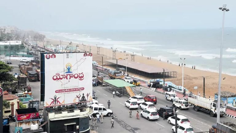 YogaAndhra : చరిత్రలో మరో సువర్ణాధ్యాయం..ప్రపంచ రికార్డుకు సిద్ధమవుతున్న యోగాంధ్ర-2025!