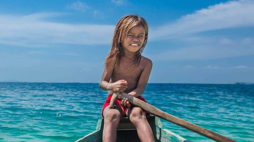 Bajau Tribe : సముద్రపు సంచారులు.. నీటిలోనే పుట్టి, దానిలోనే కలిసిపోయే బజావు తెగ వింత జీవితం 2 Prayanikudu