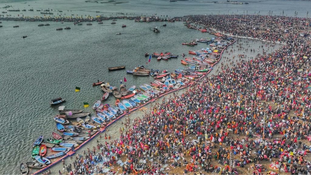 Tourist Countries : పర్యాటకులు ఎక్కువైతే కూడా కష్టమే.. టాప్ దేశాలకు కొత్త తలనొప్పి! 2 Prayanikudu