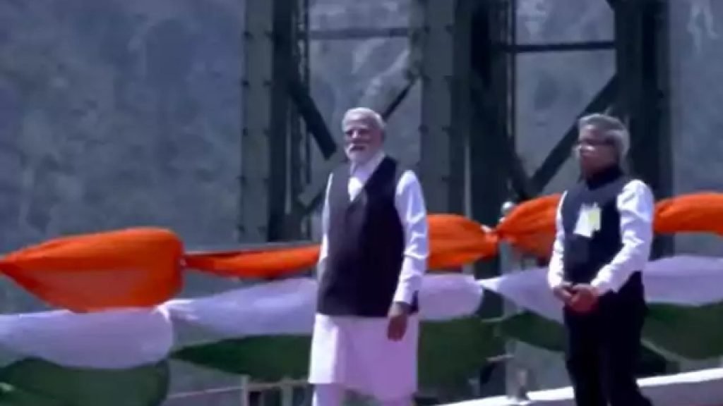 Chenab Bridge : చరిత్ర సృష్టించిన చినాబ్ వంతెన.. రికార్డ్ బ్రేక్.. మోదీ చేతుల మీదుగా ఓపెనింగ్ 2 Prayanikudu