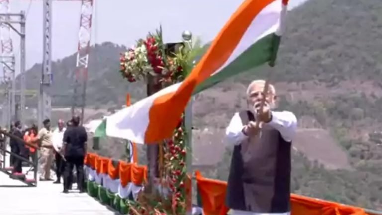 Chenab Bridge : చరిత్ర సృష్టించిన చినాబ్ వంతెన.. రికార్డ్ బ్రేక్.. మోదీ చేతుల మీదుగా ఓపెనింగ్
