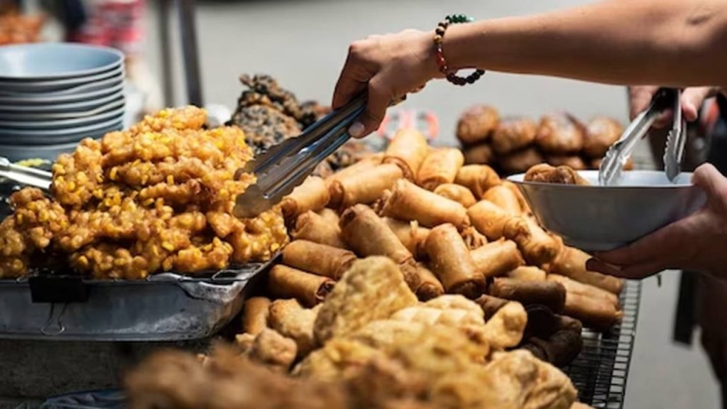 Hyderabad Street Food : నోరూరించే స్ట్రీట్ ఫుడ్ కోసం చూస్తున్నారా? హైదరాబాద్లో ఈ 9 చోట్ల ట్రై చేయండి ? 2 Prayanikudu
