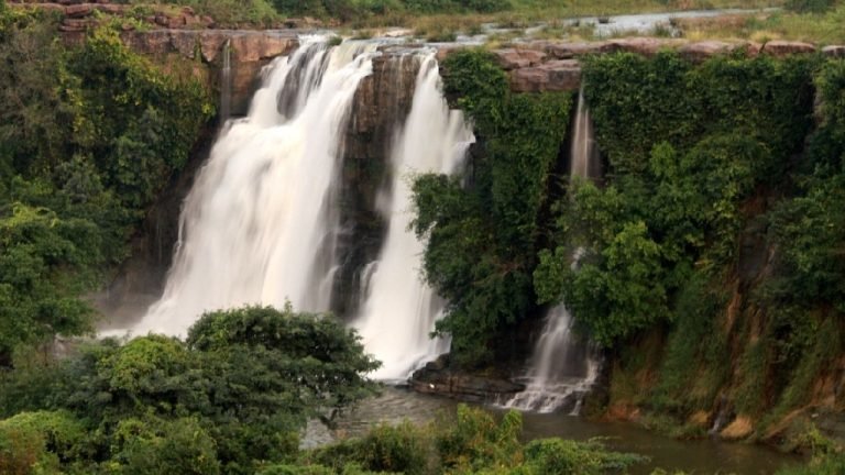 Telangana Tourism : ఒకే చోట మూడు జలపాతాలు.. తెలంగాణ స్విట్జర్లాండ్ ఇక్కడే.. చూసి తీరాల్సిందే
