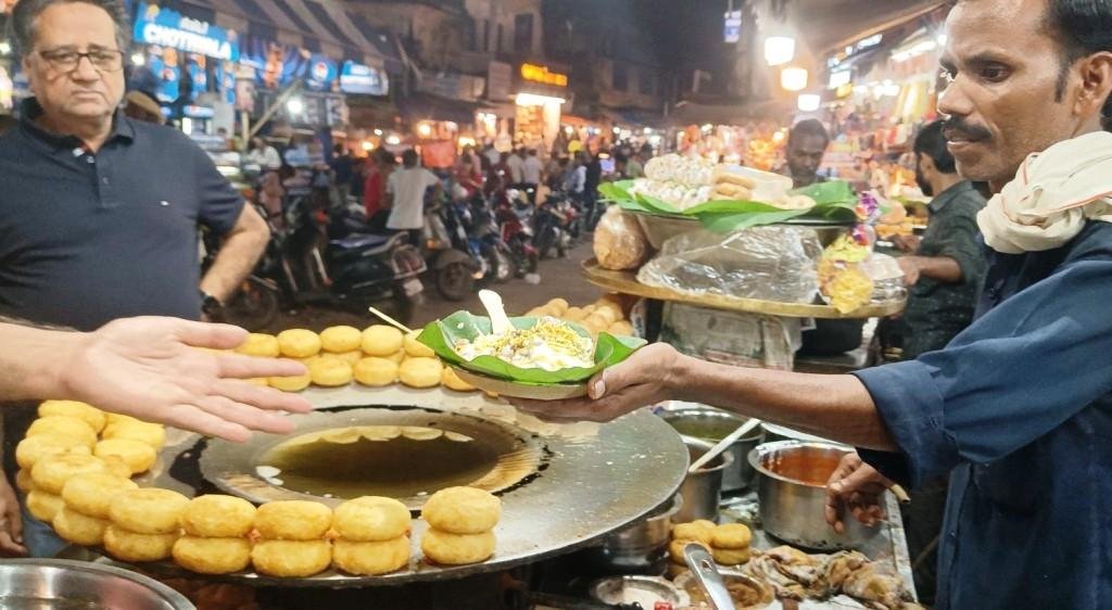 హరిద్వార్లో శివుడి రౌద్ర రూపం.. | Daksheswar Mahadev Temple 6 this is my food quest at hari ki pauri in haridwar.. i tried alu ki tikki at famous choti wala