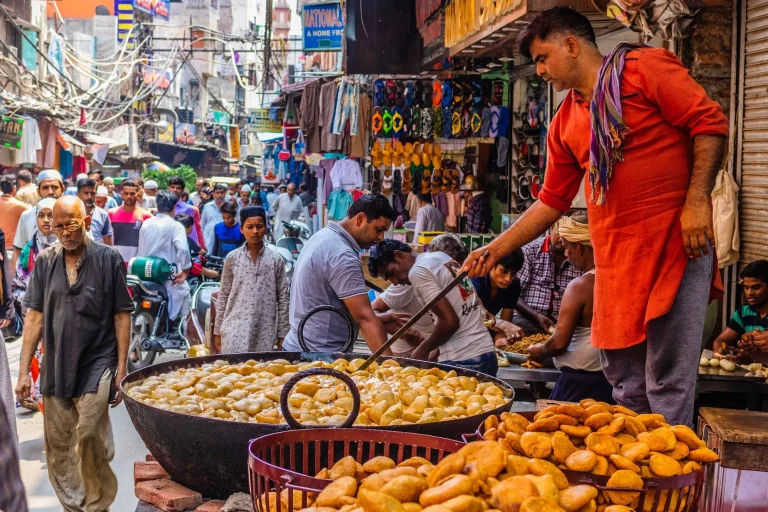 Street Food : హైదరాబాద్‌లో ఈ స్ట్రీట్ ఫుడ్స్ అస్సలు మిస్ అవ్వొద్దు.. తిని తీరాల్సిందే