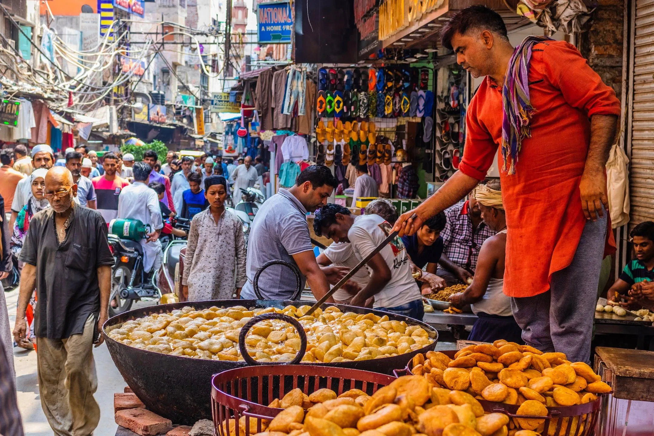 Street Food : హైదరాబాద్‌లో ఈ స్ట్రీట్ ఫుడ్స్ అస్సలు మిస్ అవ్వొద్దు.. తిని తీరాల్సిందే