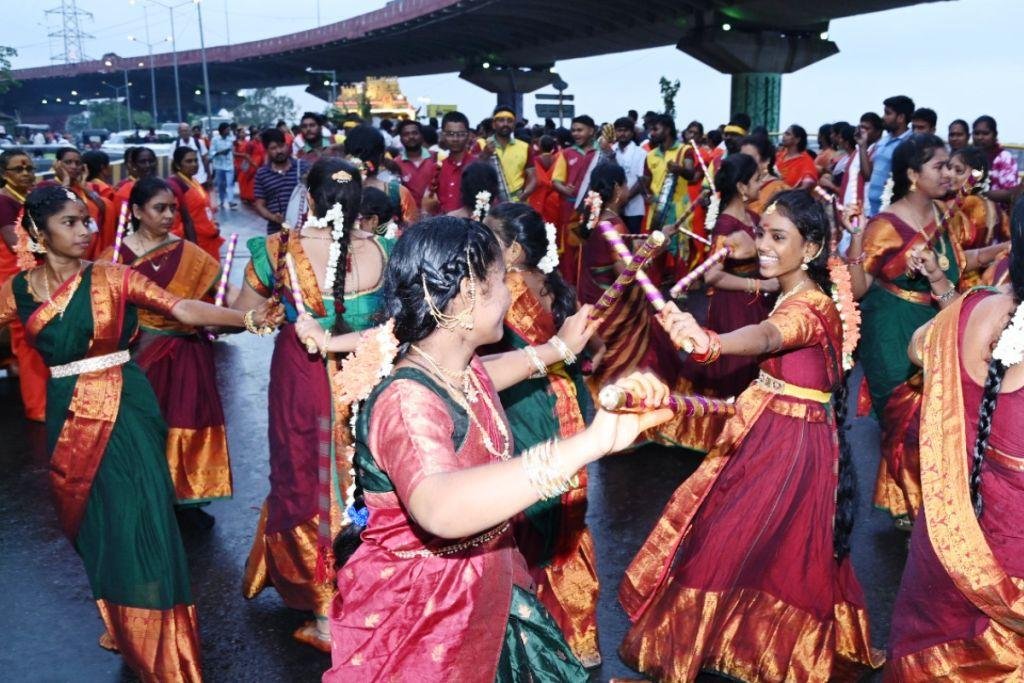 Indrakeeladri Giri Pradakshina : భక్తి, ఉత్సాహల కలబోతతో సాగిన ఇంద్ర కీలాద్రి గిరి ప్రదక్షిణ