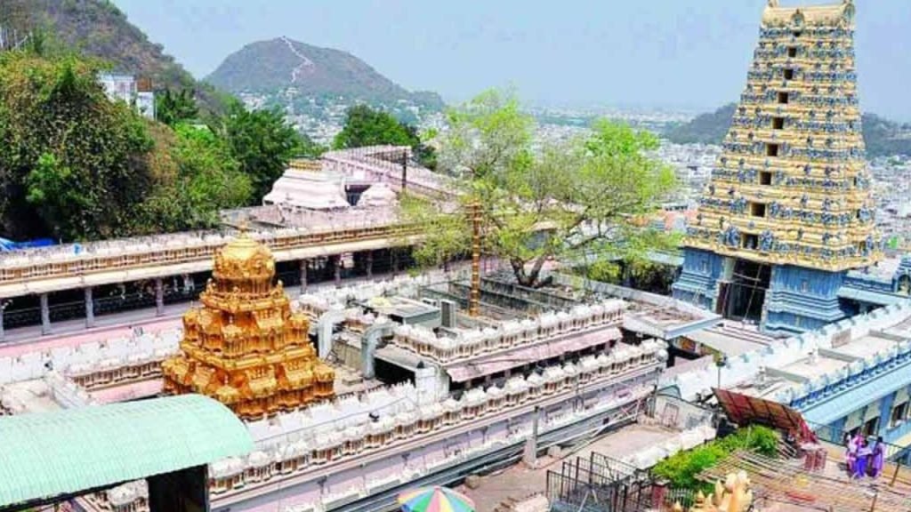 Vijayawada : ఇంద్రకీలాద్రిపై సంబరాలు షురూ.. శాకంబరీ ఉత్సవాలకు ముస్తాబవుతున్న అమ్మవారు.. జూలై 8 నుంచి మూడు రోజులు! 2 Prayanikudu