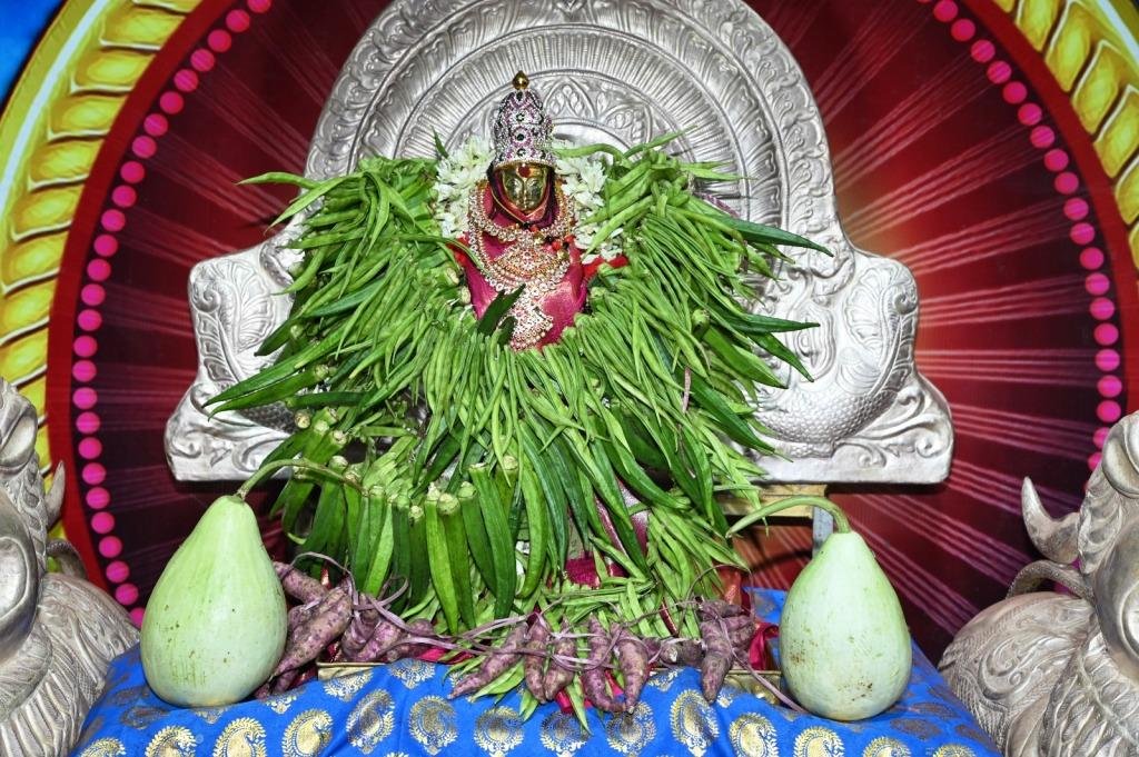 Shakambari Utsavalu Day 2 : శాకాంభరి ఉత్సవాలు.. రెండో రోజు కూడా అదే వైభవం… 3 Shakambari Utsavalu Day 2