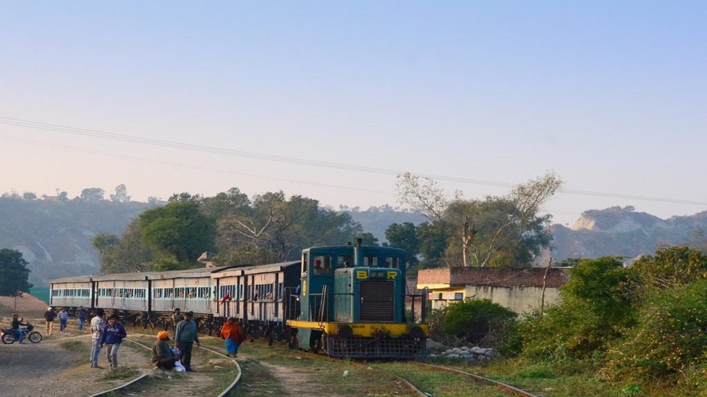 Indian Railways : ఈ రైలు ఎక్కితే టిక్కెట్ అవసరం లేదు.. 75 ఏళ్లుగా ఉచిత సేవలు అందిస్తున్న రైలు గురించి తెలుసా? 2 Prayanikudu