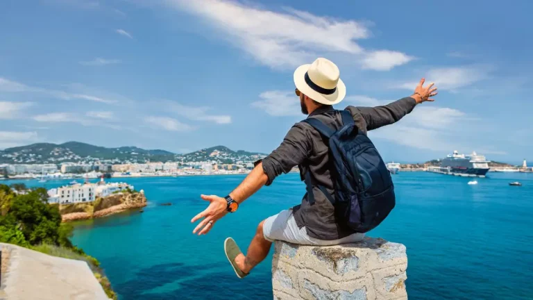 Indian Travellers : ఏంటో మన ట్రావెలర్స్.. ఛార్జర్లు, బట్టలు మర్చిపోతారు కానీ వీటిని అస్సలు మర్చిపోరు