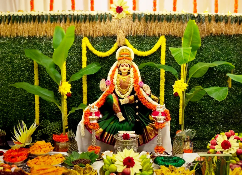 Varalakshmi Vratham : వరలక్ష్మీ వ్రతం రోజు పూజకు ఏయే వంటలు చేయాలి? ఈ ప్రసిద్ధ దేవాలయాల గురించి తెలుసా? 2 Prayanikudu