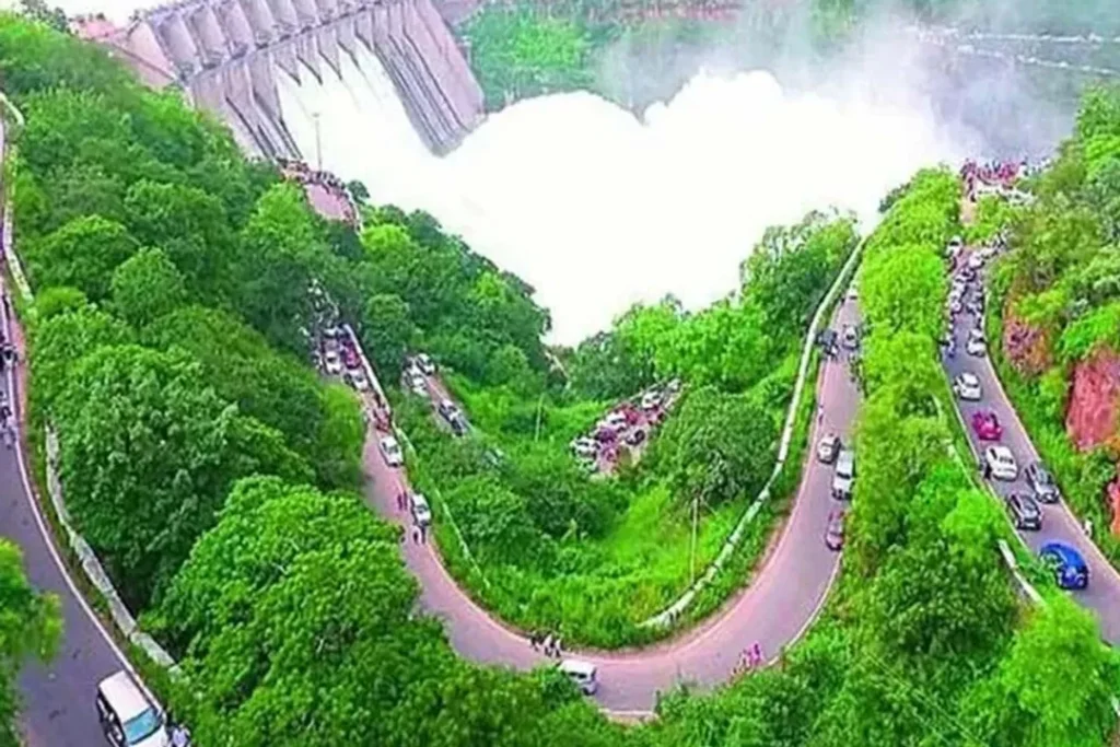 Tourist Places in AP: ఈ వర్షాకాలంలో కచ్చితంగా చూడాల్సిన ఏపీలోని బెస్ట్ టూరిస్ట్ ప్లేసెస్ ఇవే 5 Prayanikudu