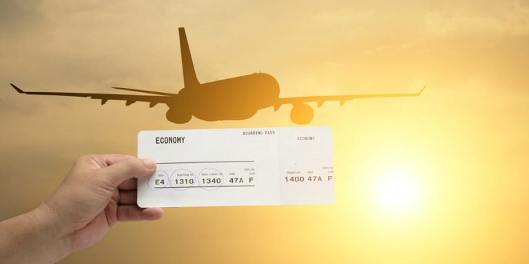 Airfare : యూఏఈకి వెళ్లే ప్రయాణికులకు షాకింగ్ న్యూస్.. ఆగస్టు 15 తర్వాత విమాన టికెట్ల ధరలు డబుల్