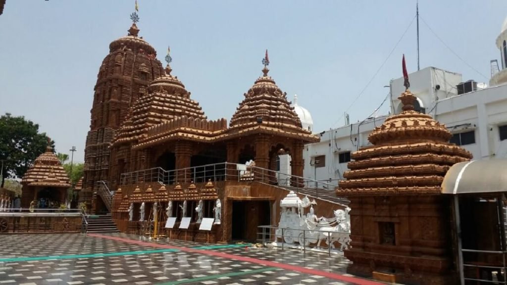 Janmashtami 2025: హైదరాబాద్లో శ్రీకృష్ణాష్టమి సందడి.. ఈ 5 టెంపుల్స్కు వెళ్తే పుణ్యమే 2 Prayanikudu