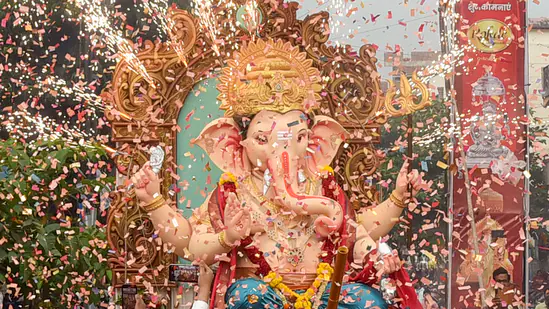 Ganesh Idol : వినాయక విగ్రహం కొనేటప్పుడు వాస్తు నియమాలు పాటించారా?.. ఎలా ఎంచుకోవాలి? అందుకు చిట్కాలివే 2 Prayanikudu