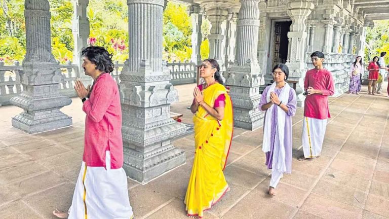 Pradakshina : గుడి చుట్టూ ప్రదక్షిణలు ఎందుకు చేస్తారు? దీని వెనుక ఉన్న ఆధ్యాత్మిక, శాస్త్రీయ కారణాలు ఇవే!