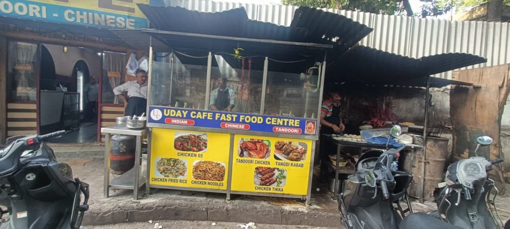 Uday Cafe: ఉదయ్ కేఫ్.. 63 ఏళ్లుగా కొత్త రుచుల మధ్య పాత రుచిని అందిస్తున్న అరుదైన రెస్టారెంట్! 2 Prayanikudu