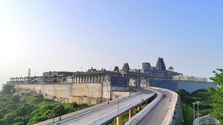 యాదాద్రి, స్వర్ణగిరి, పోచంపల్లి… ఒక్కరోజు పెర్ఫెక్ట్ ట్రిప్ : Hyderabad One Day Tour