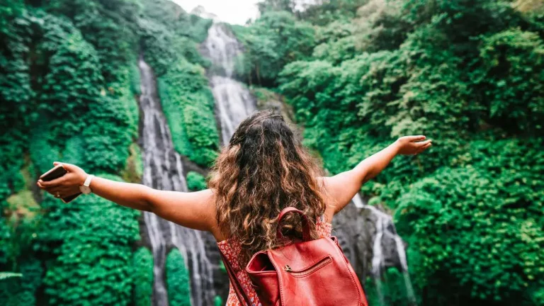 Travel Tips 23: ఒంటరిగా ప్రయాణించే మహిళలు సేఫ్టీ కోసం తప్పక పాటించాల్సిన 10 నియమాలివే