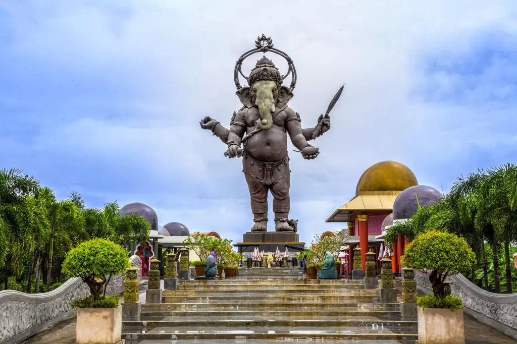 Ganesha Statue : ఇండియాలో కాకుండా ప్రపంచంలోనే ఎత్తైన గణేశ విగ్రహం ఎక్కడ ఉందో తెలుసా ? 2 Prayanikudu