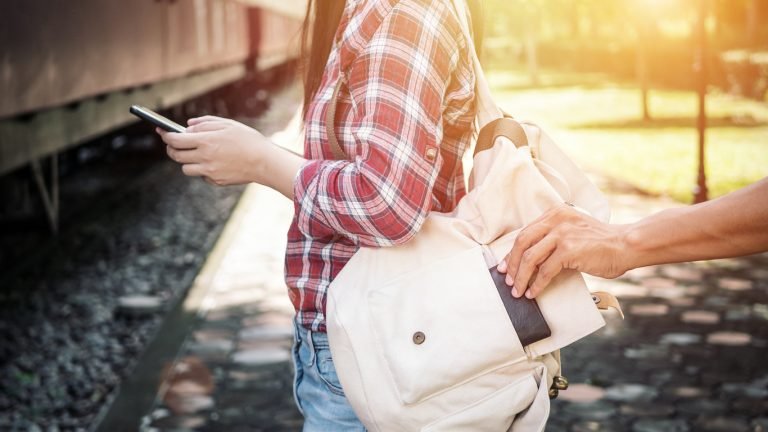 Travel Tips 22 : కొత్త ప్రదేశాలకు వెళ్తున్నారా? ఈ ట్రావెల్ టిప్స్ పాటిస్తే మోసపోకుండా ఉంటారు