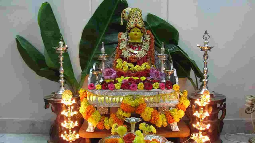 Varalakshmi Vratam: శ్రావణ మాసంలో ఆకుపచ్చ రంగు ఎందుకు ప్రత్యేకం..అమ్మవారికి పచ్చ గాజులే ఎందుకు సమర్పిస్తారు ? 3 Prayanikudu
