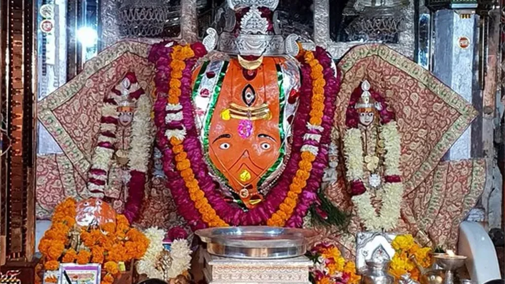 Ganesh Chaturthi : వినాయక చవితికి ఈ ఆలయాలు దర్శించుకుంటే మీ కోరికలు నెరవేరుతాయి 2 Prayanikudu