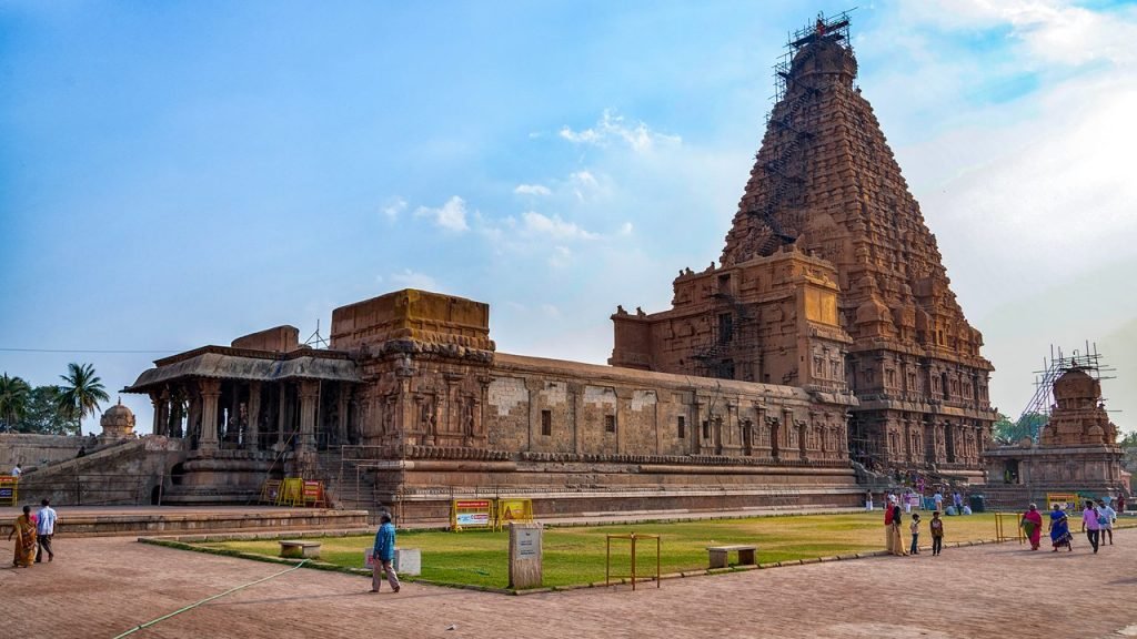 Brihadeeswarar Temple: గొప్ప చోళ నిర్మాణం, అద్భుతమైన చరిత్ర.. బృహదీశ్వర ఆలయం ప్రత్యేకతలివే 2 Prayanikudu