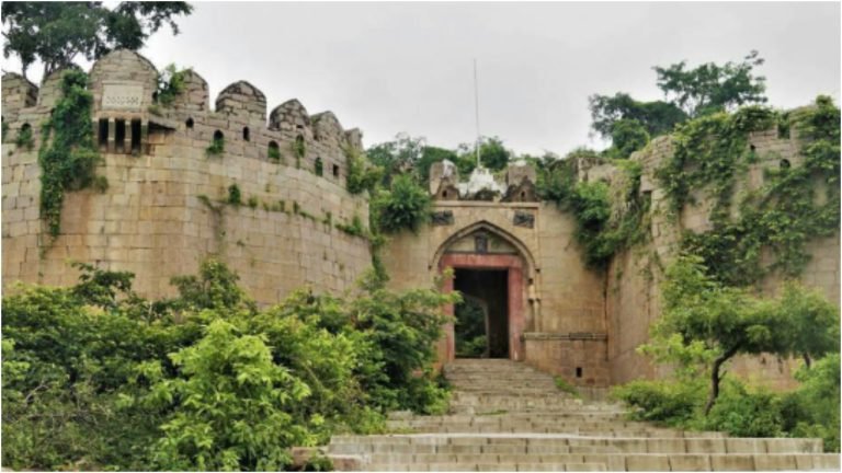 Weekend Trips : దసరా సెలవుల్లో ఎంజాయ్ చేయాలని చూస్తున్నారా.. హైదరాబాద్ చుట్టూ ఉన్న బెస్ట్ ప్లేసులు ఇవే